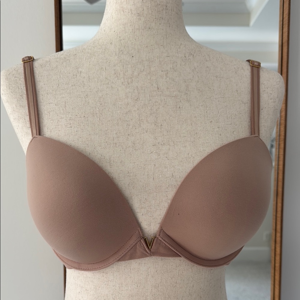 VS Women's Nude Bra NWOT
